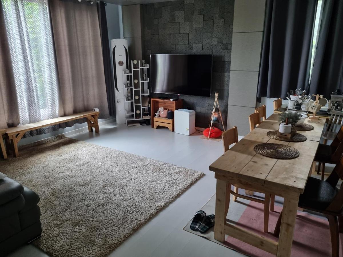 Gashi Sarang Bed and Breakfast Seogwipo Esterno foto