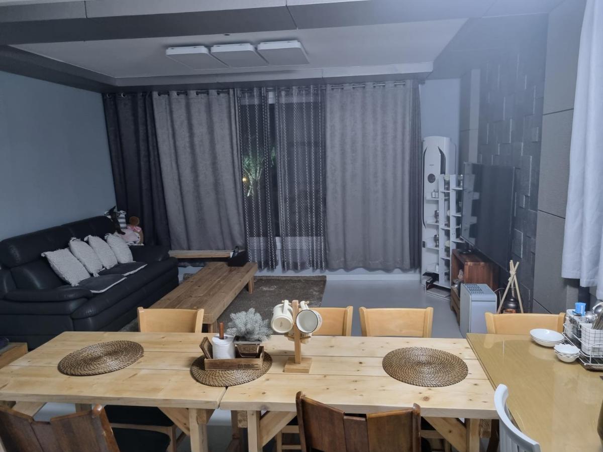 Gashi Sarang Bed and Breakfast Seogwipo Esterno foto