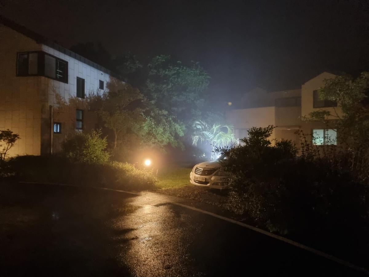 Gashi Sarang Bed and Breakfast Seogwipo Esterno foto