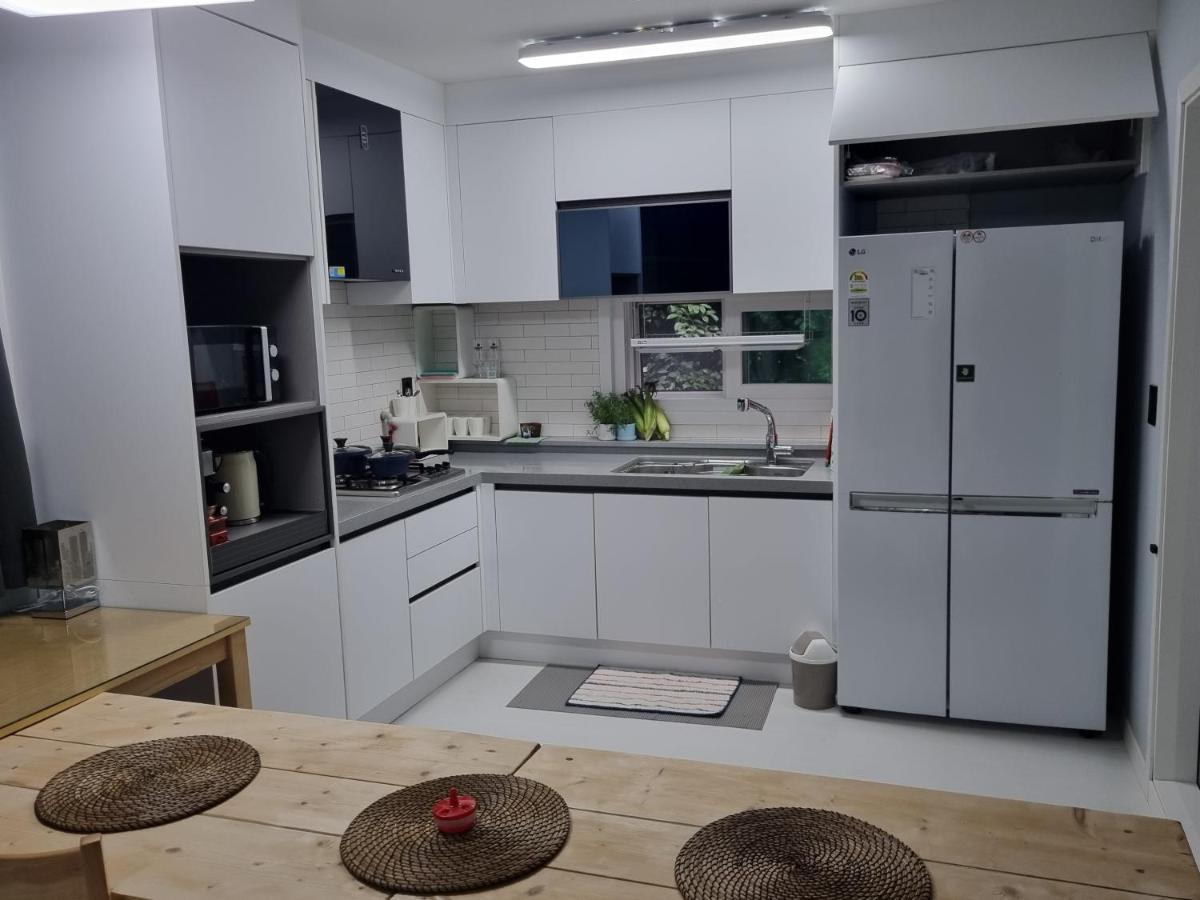 Gashi Sarang Bed and Breakfast Seogwipo Esterno foto